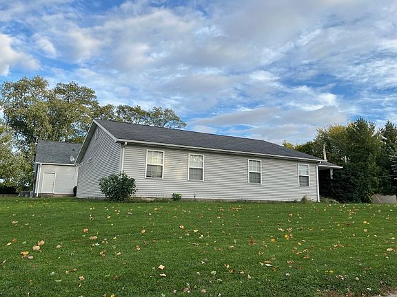 3rd image of 854 E Barachel Ln