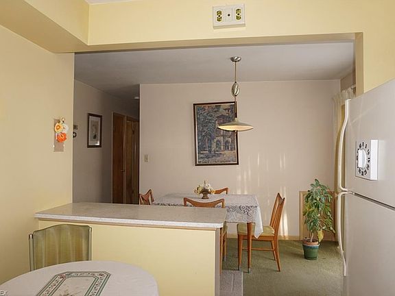 4th image of 15965 Susan Dr