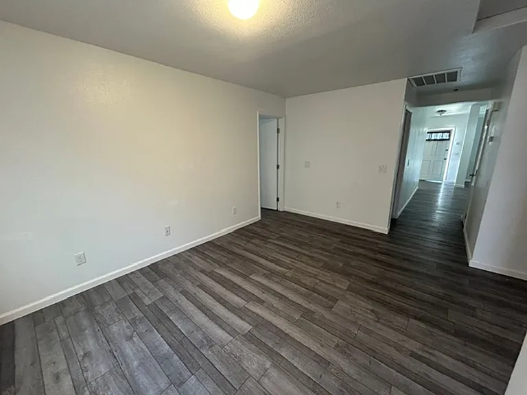 2406 W Prospect Ave — Photo 9
