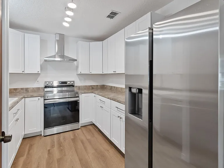 229 Montana Ave — Photo 11