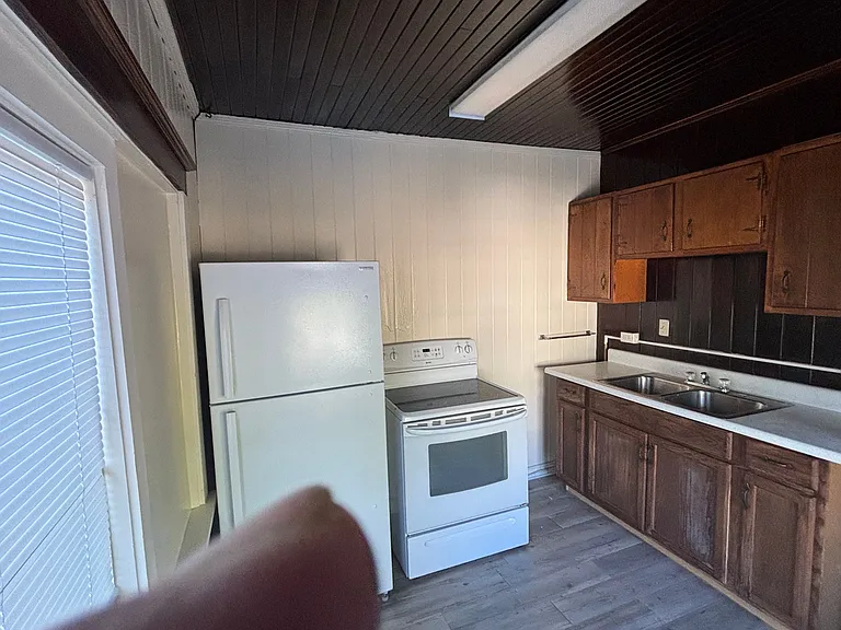 S Oakland Ave — Photo 2
