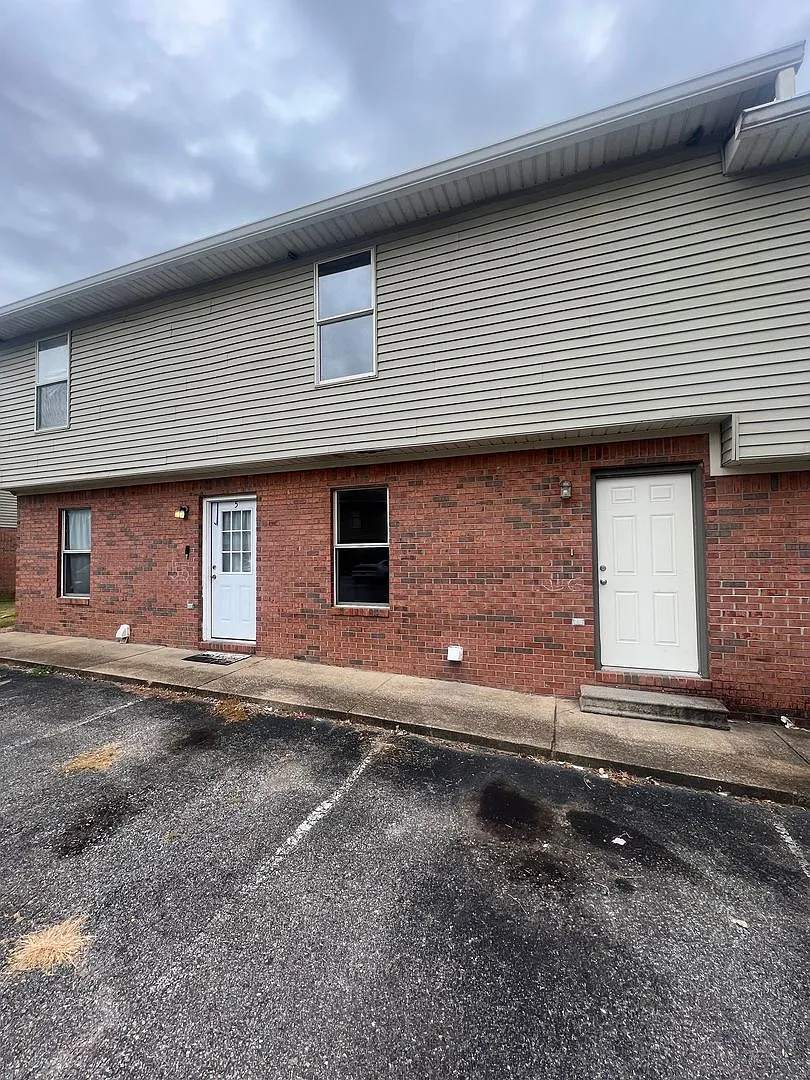 Desirable Modern Townhouse in Martin! — Photo 1