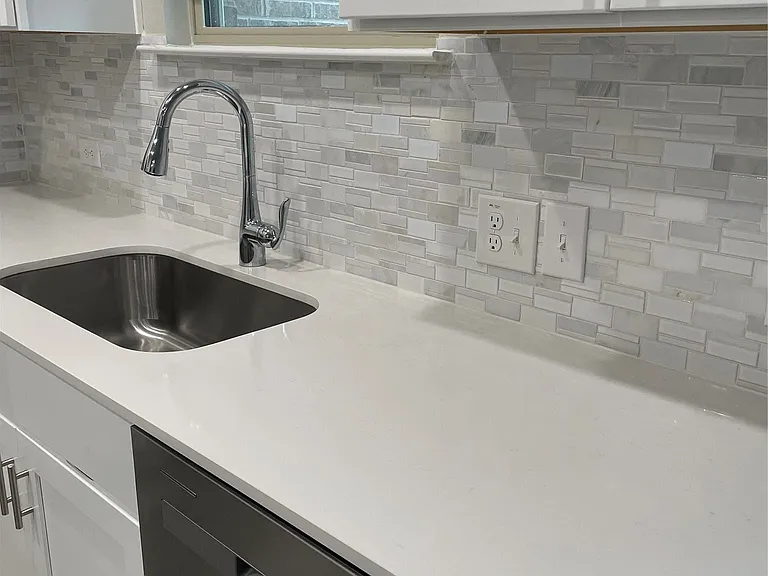 1054 Keswick Dr — Photo 7