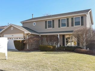 603 Longtree Dr, Wheeling, IL 60090