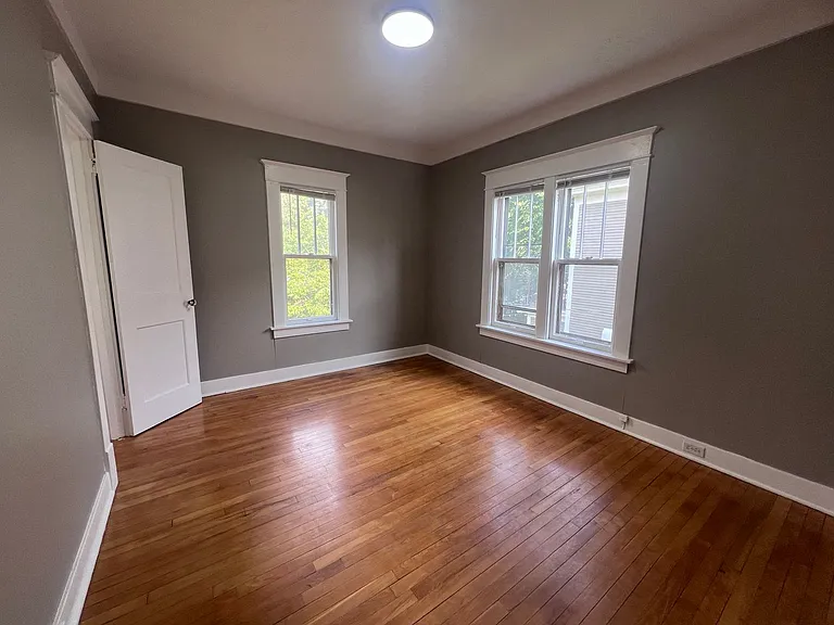 317 Pine Ave NW — Photo 12