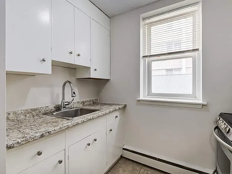 327 11th St E #304 — Photo 7