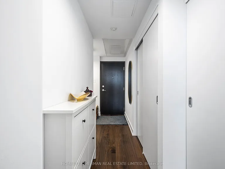 233 Carlaw Ave #814 — Photo 10