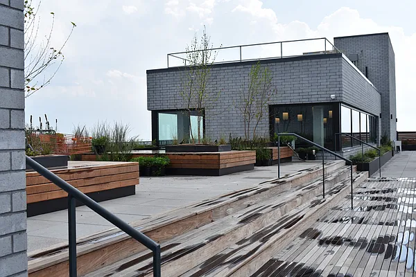 Rented by MNS | media 25