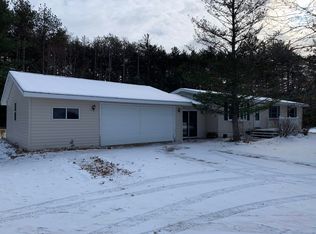 N1878 Lind Center Rd, Waupaca, WI 54981