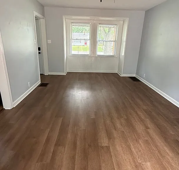 3014 E 5th St — Photo 9