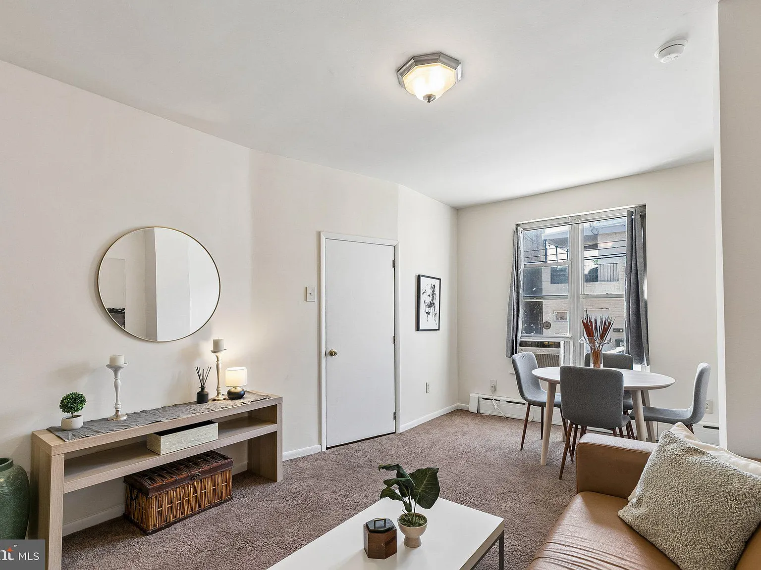 2 bed, 1.0 bath, 1380 sqft, $1,350 — Photo 4
