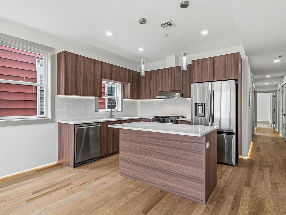 1st image of 161 Woodlawn Ave #B
