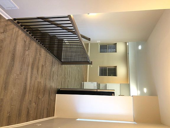 3rd image of 1426 W Walton St #1R