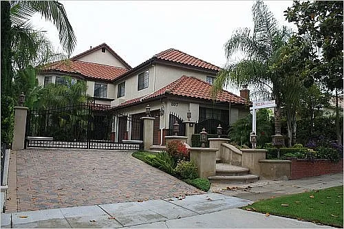 807 E Magnolia Blvd photo 1