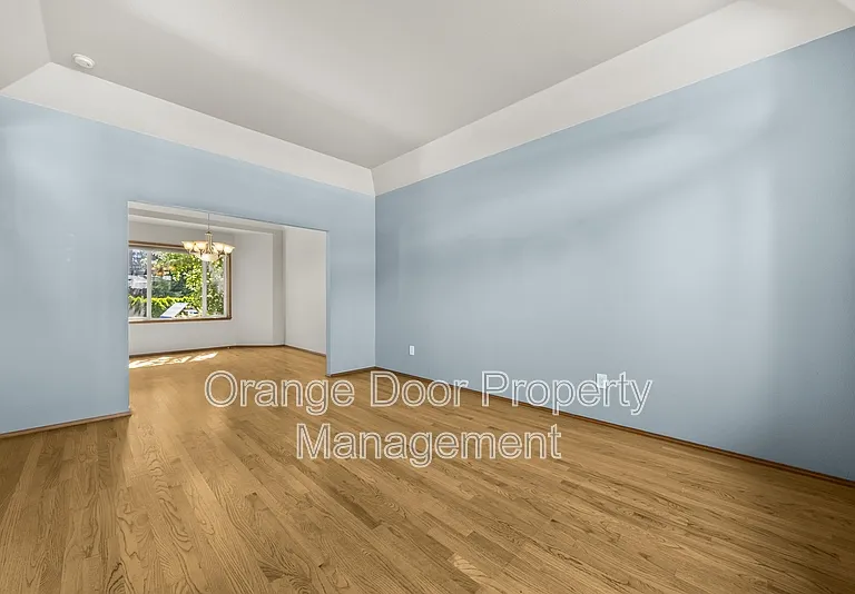 5204 Ridge Dr NE — Photo 22