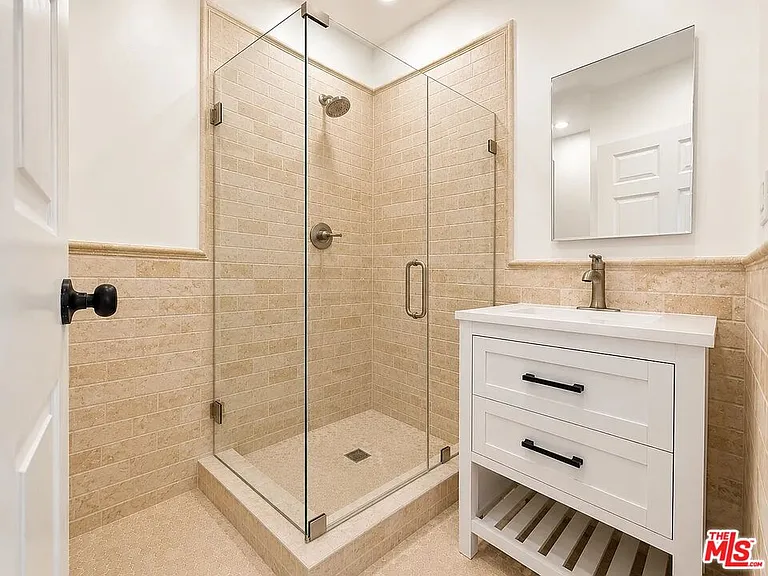1111 21st St #1 — Photo 11