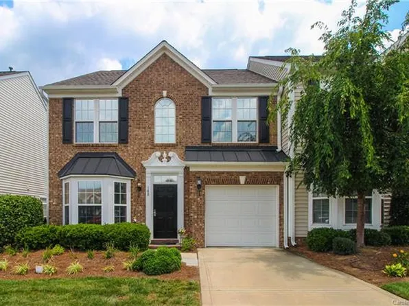 142 Autumn Falls Dr, Lake Wylie, SC 29710