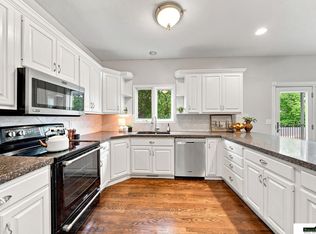 5915 Arrowwood Rd, Lincoln, NE 68526