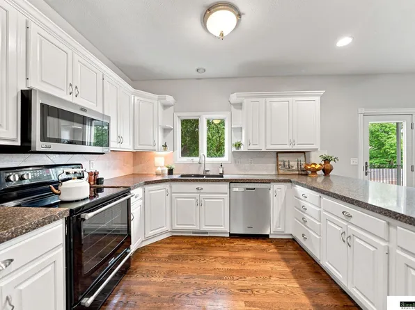 5915 Arrowwood Rd, Lincoln, NE 68526
