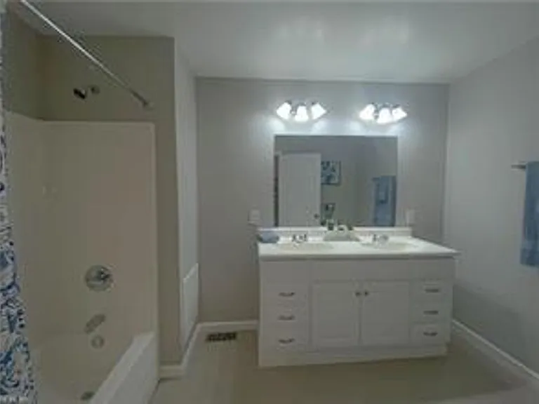1350 W 38th St — Photo 10