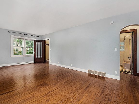 5th image of 602 N Mechanic St
