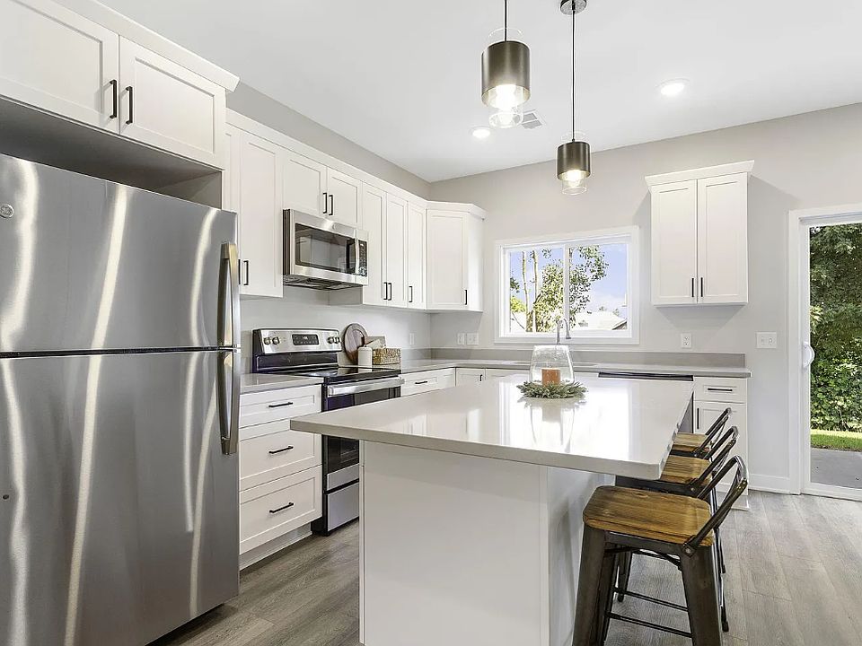 13648 Signature Dr Holland MI Zillow