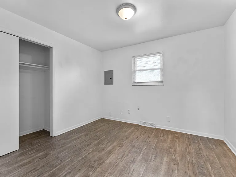 202 S Kenmore Rd #202 — Photo 8
