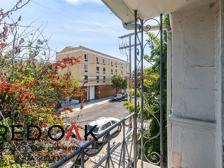 5443 Harold Way #5443-1/4-5 — Photo 12