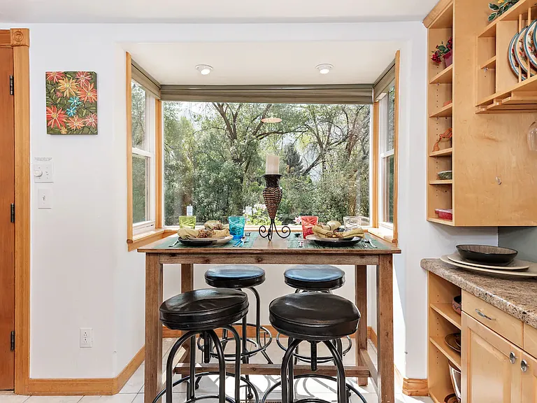 451 Mountain Shadow Dr — Photo 2