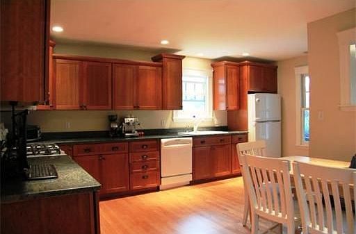 3rd image of 315 Asbury St