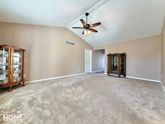 4th image of 1160 Jackson Dr