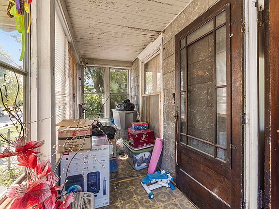 3rd image of 213 Parks Ave