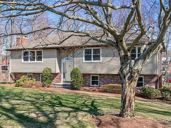 2nd image of 30 Mill Pond Ln