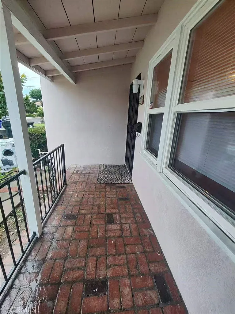 3 bed, 1152 sqft, $3,100 — Photo 2