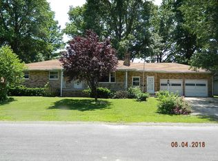 216 W Phillips St, Staunton, IL