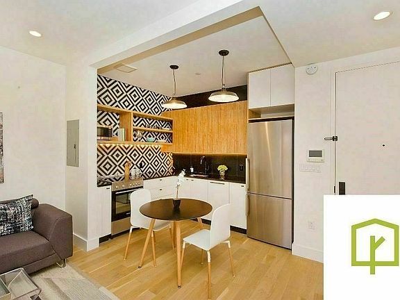5th image of 961 Willoughby Ave #301