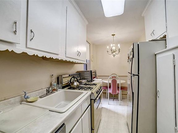 5th image of 9609 67th Ave APT 1E