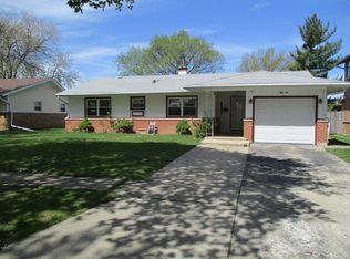 52 Ridgewood Rd, Elk Grove Village, IL 60007