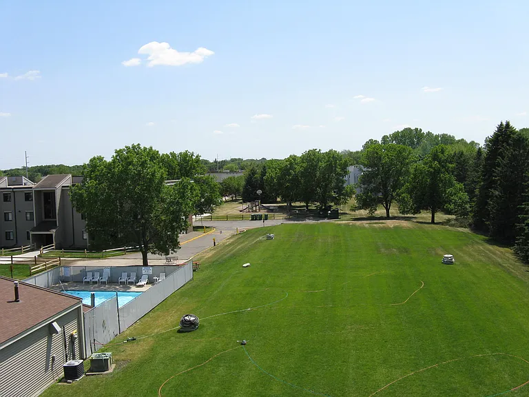 Plymouth Colony Apartments — Photo 7