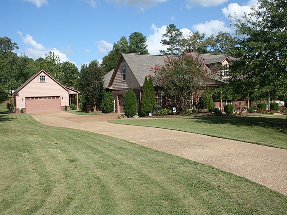 3rd image of 9621 Taylor Dr