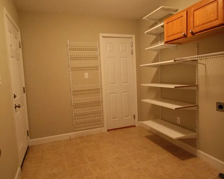 1830 Country Manor Ln — Photo 42