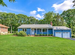 29 Rowley Dr, Northport, NY 11768