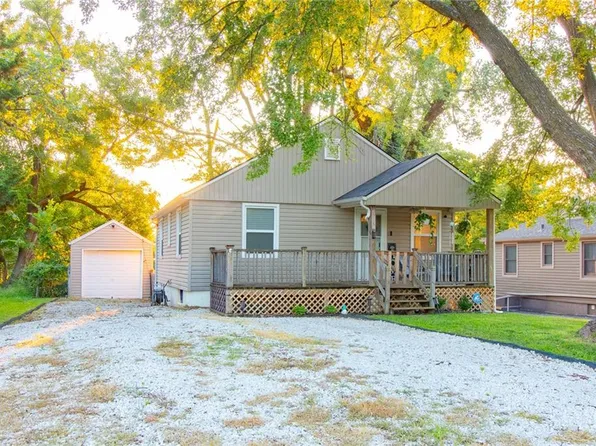 3818 N Kensington Ave, Kansas City, MO 64117