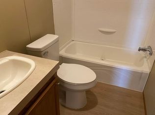 7 Adventure Rd, Louisville, KY 40216