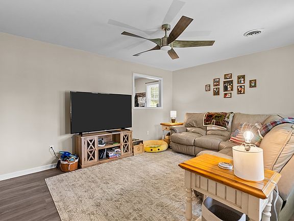 3rd image of 3067 Severn Wharf Rd