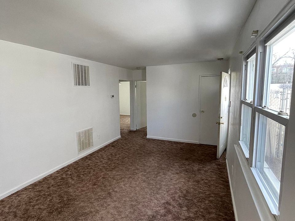 1st image of 168 Regis Dr