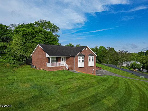 2nd image of 2147 Aaron Ct