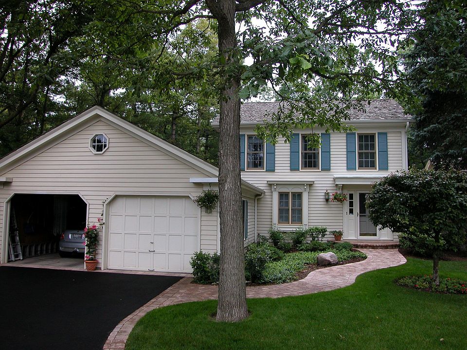 Quiet cul-de-sac in wooded setting