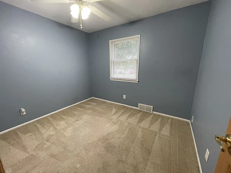 4303 S 61st Ave — Photo 5