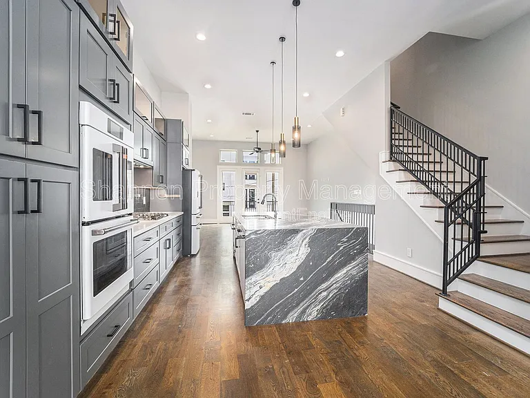 2221 Francis St — Photo 10